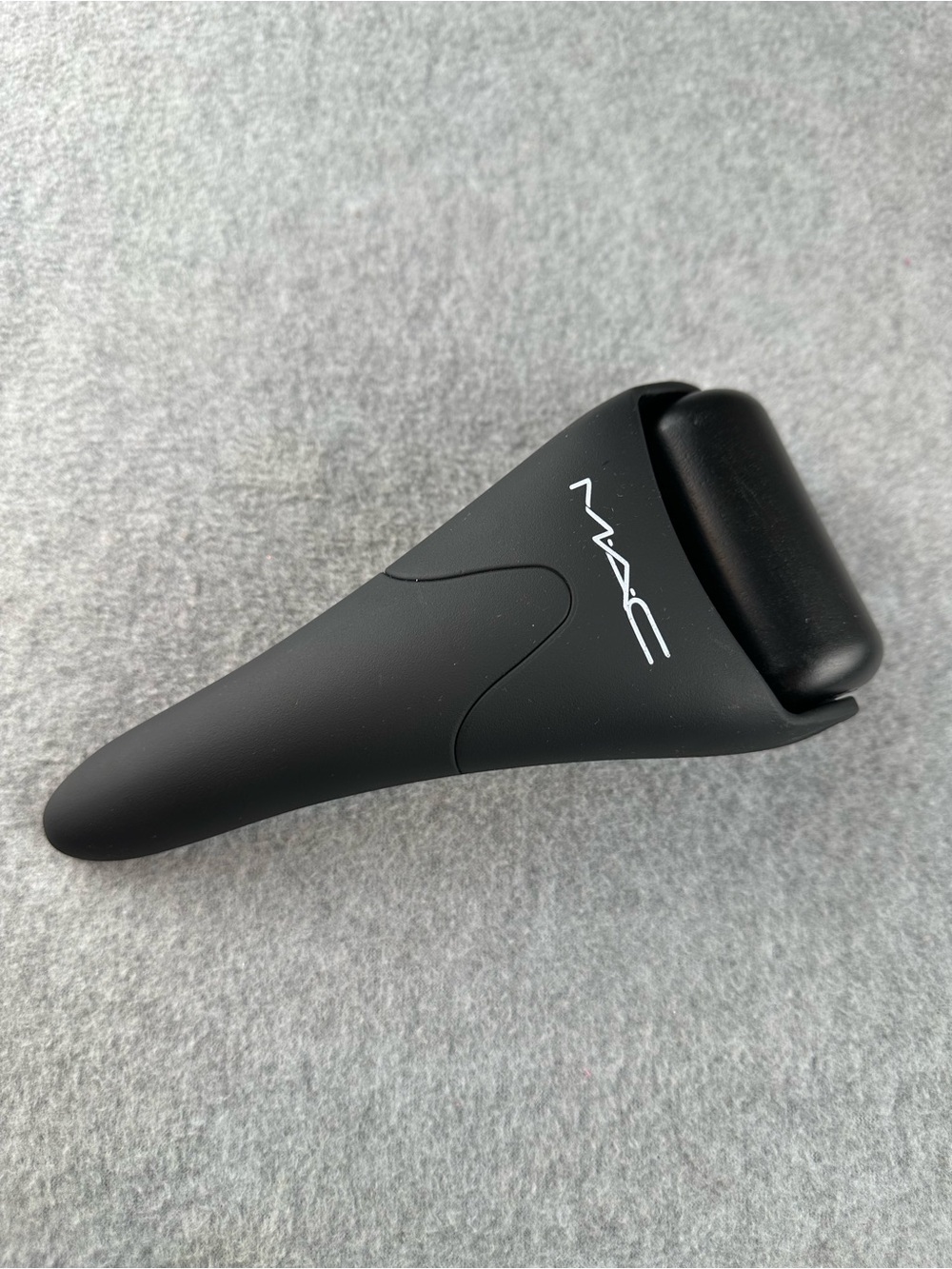 MAC Cosmetics Black Ergonomic Facial Ice Roller Massager Cryo Skincare Tool